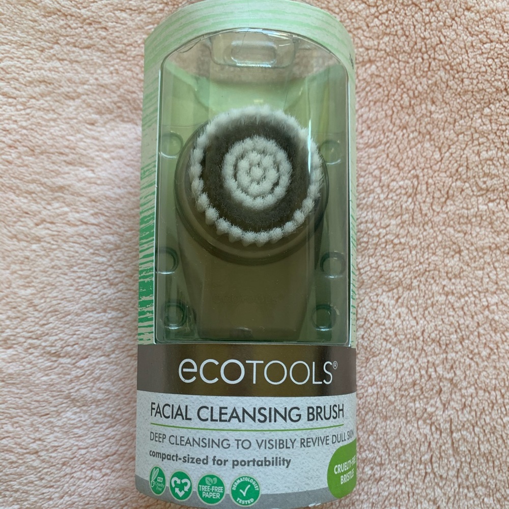 ⭐️Facial Brush NWT